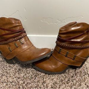 Heeled booties